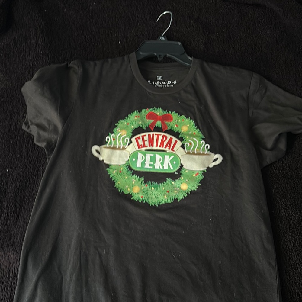 Friends holiday tee